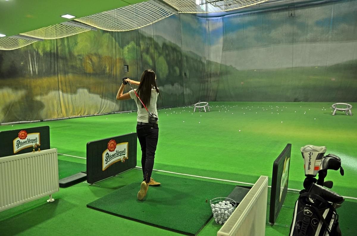 indoor golf club